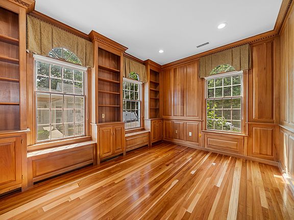 3rd image of 40 Grandview Rd