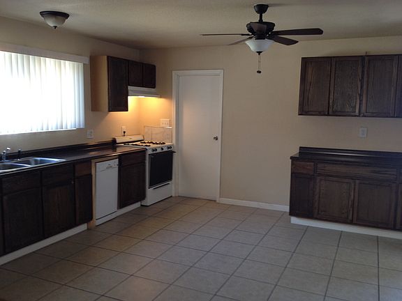 3rd image of 15770 Fresno St