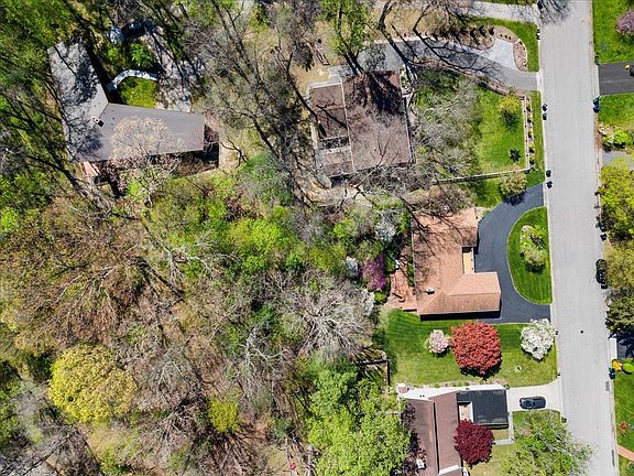 3rd image of 215 Price St