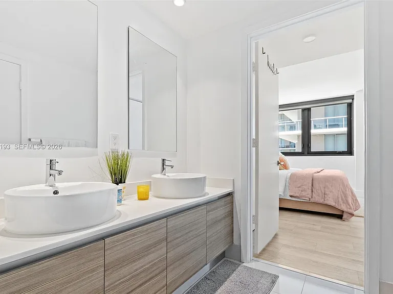 121 NE 34th St #1008 — Photo 15