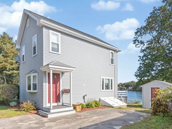 77 Agawam Lake Shore Dr, Wareham, MA 02571