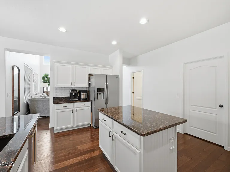 374 N Scott Dr — Photo 7