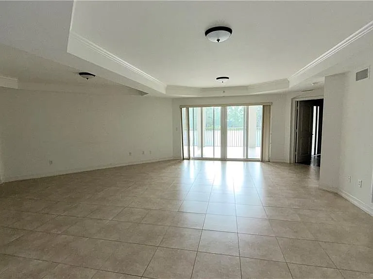 1100 Pine Ridge Rd #200 — Photo 2