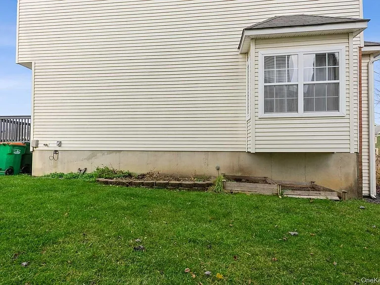 52 Schenck Ave — Photo 7