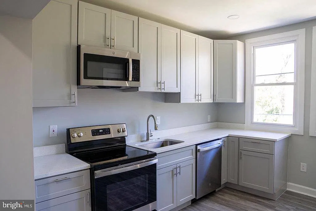 2 bed, 834 sqft, $1,600 — Photo 1