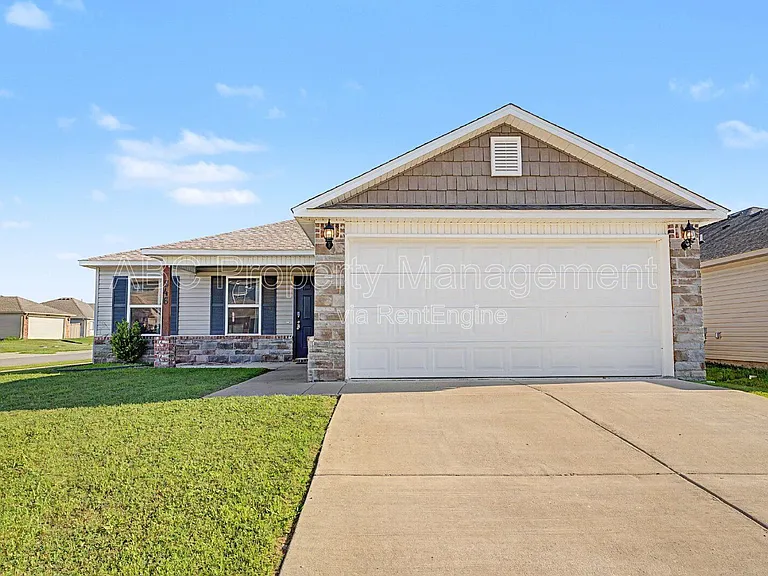 946 E Sparrow Cir — Photo 1