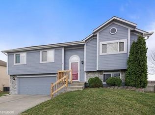 1001 Bob White Ln, Liberty, MO 64068