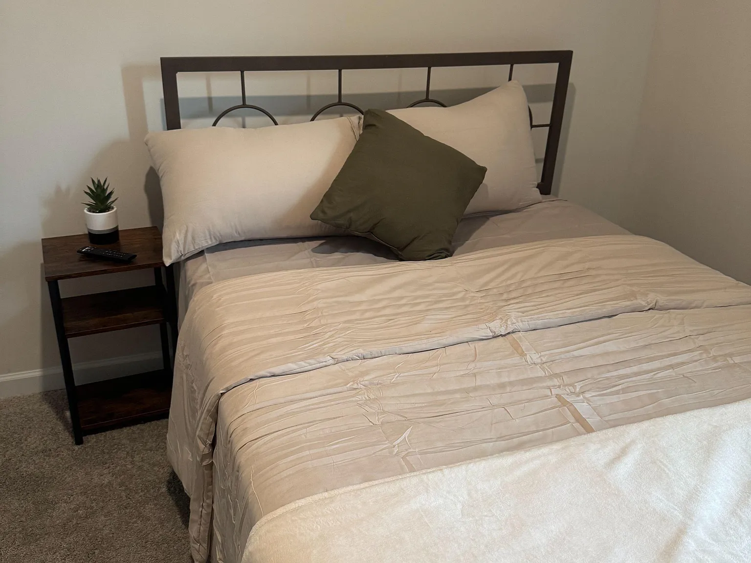 4 bed, 2.0 bath, 1863 sqft, $910 — Photo 2