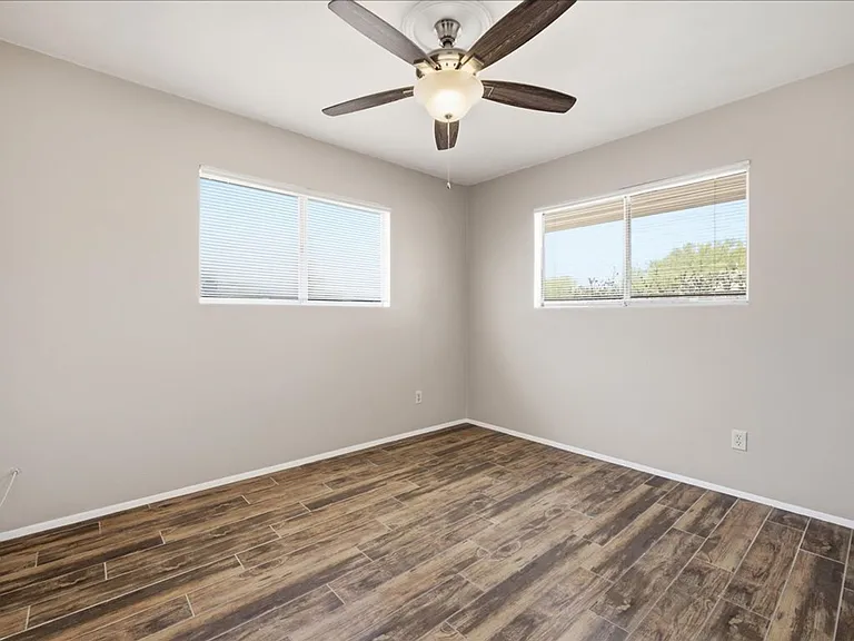 2525 N Cherry Ave — Photo 14
