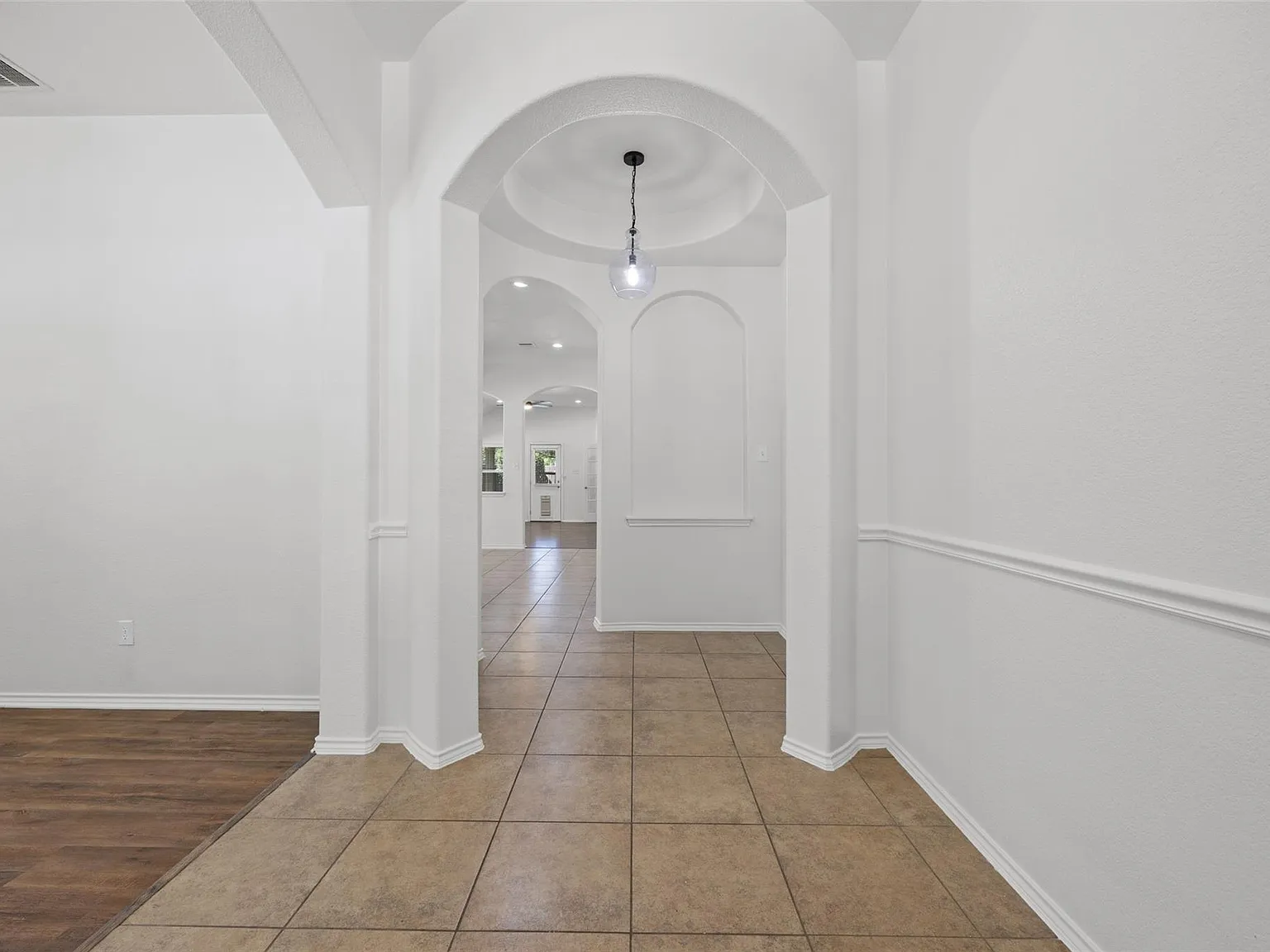 4 bed, 2.0 bath, 2009 sqft, $2,250 — Photo 4