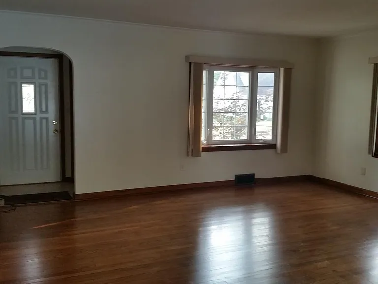 430 Brown St — Photo 2