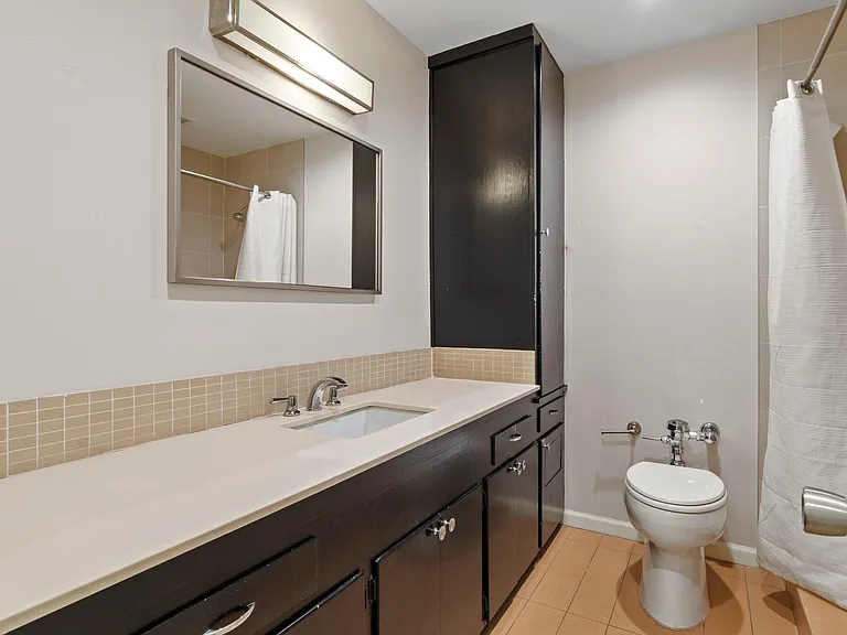 1210 Windsor Rd #220 — Photo 16