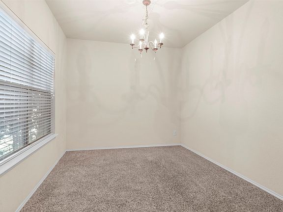 3rd image of 3325 Truman St
