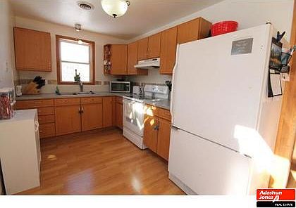 3rd image of 591 Drury Pl