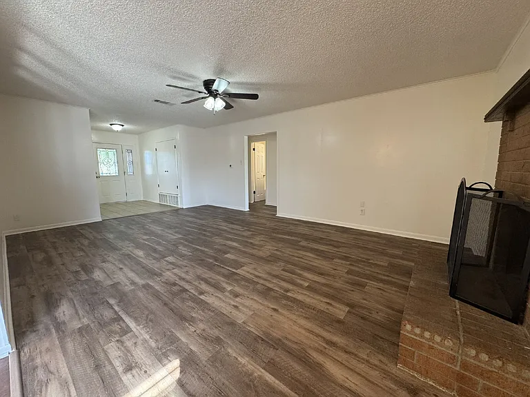 208 Prairie Wind Blvd — Photo 3