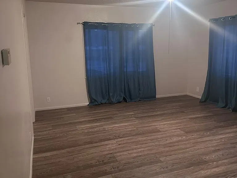 527 Jensen St — Photo 4