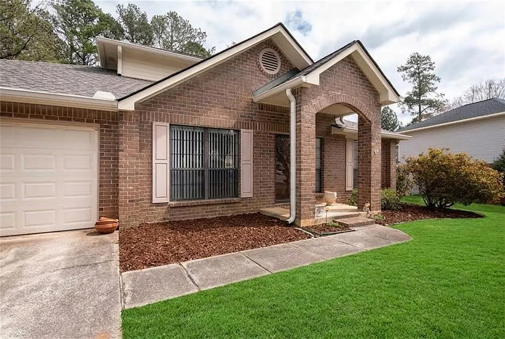 3 bed, 2.5 bath, 1978 sqft, $2,250 — Photo 1