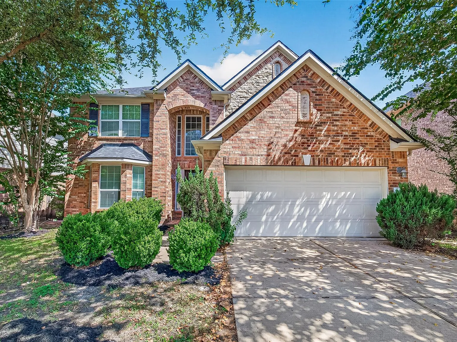 4 bed, 3.5 bath, 2638 sqft, $2,800 — Photo 2