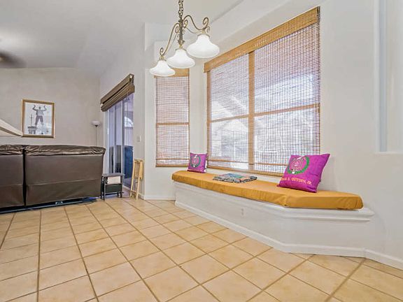 5th image of 290 Acacia Ct