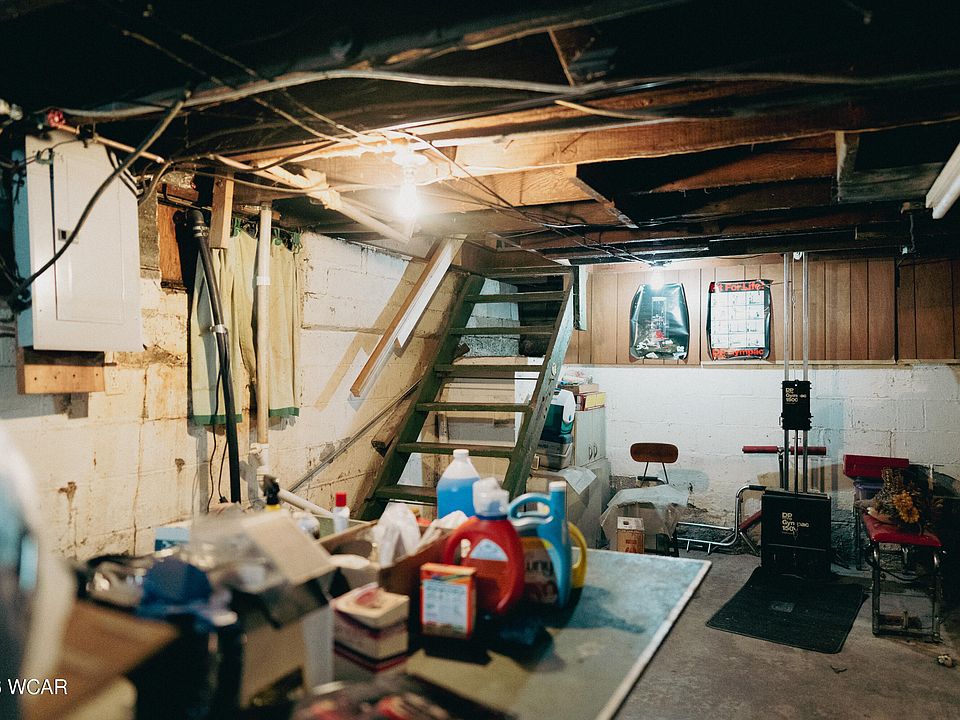 25th image of 731 Holly St