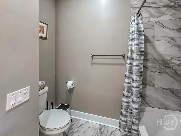 306 W 42nd St #A — Photo 28