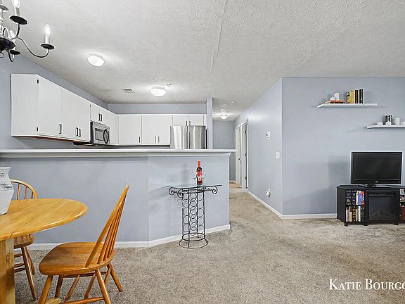 5th image of 8588 Jasonville Ct SE