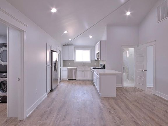 4th image of 750 Helios Ave