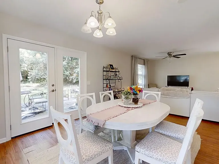 560 Sherwood Dr — Photo 8
