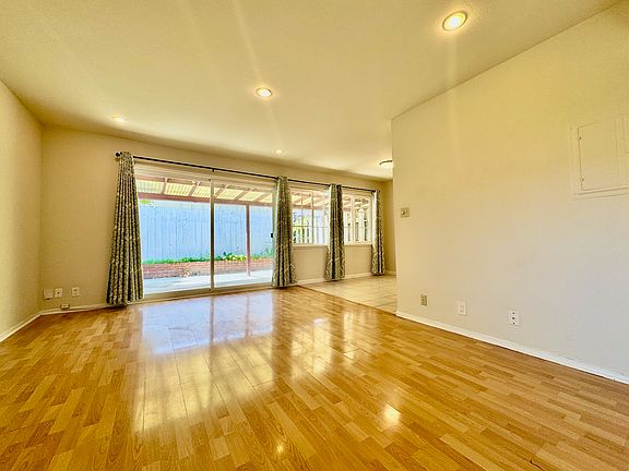 3rd image of 1534 Lago St