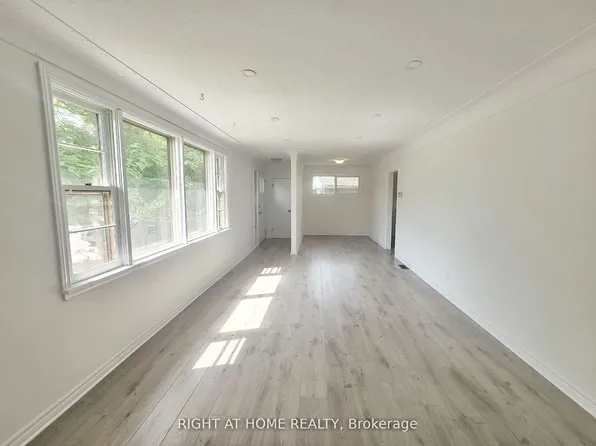 87 Radford St, Hamilton, ON L8S 3E5