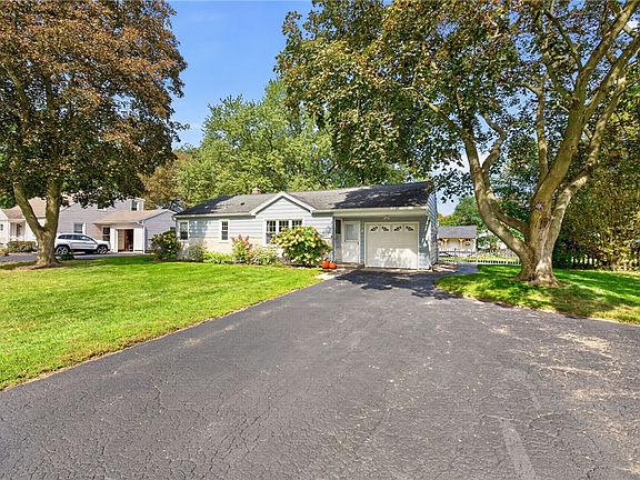 2nd image of 278 Beechwood Cres