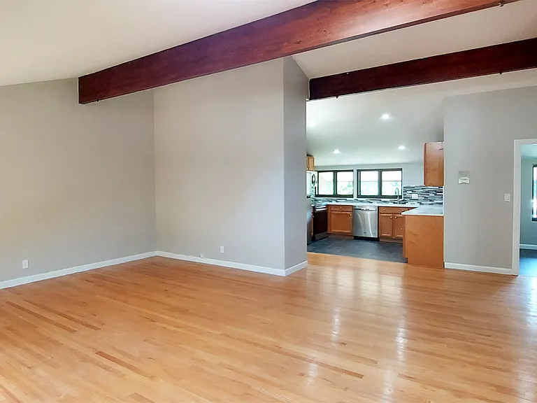 6 Longwood Dr #5 — Photo 4