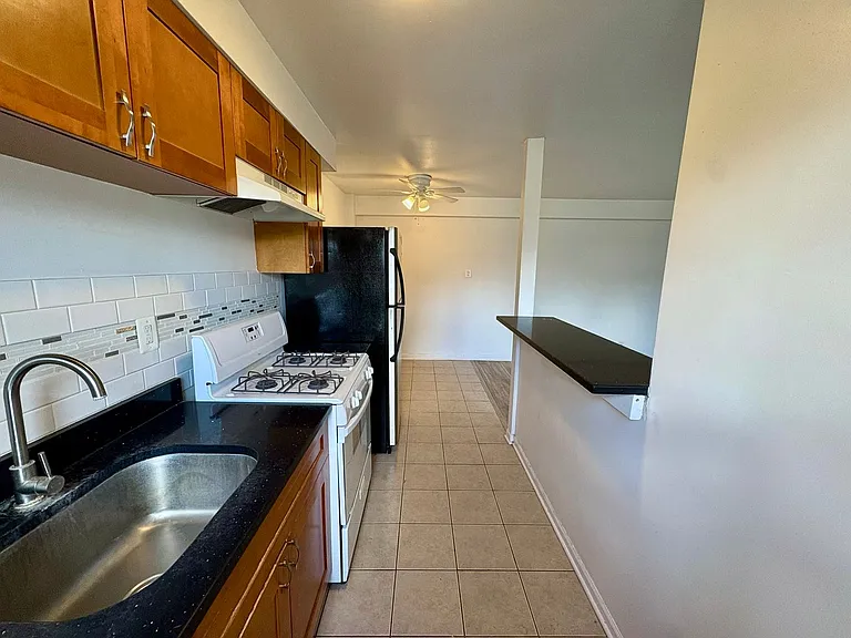 Main Street Apartments Rockford — Photo 17