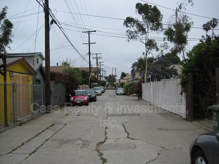 823 Broadway St — Photo 3