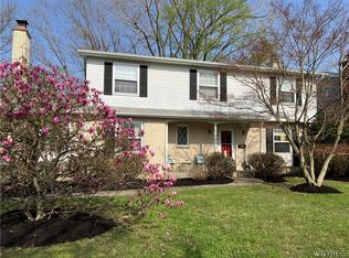 41 Kingswaye Dr, Williamsville, NY 14221