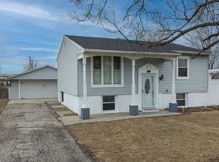 3010 Chapel Dr SW, Cedar Rapids, IA 52404