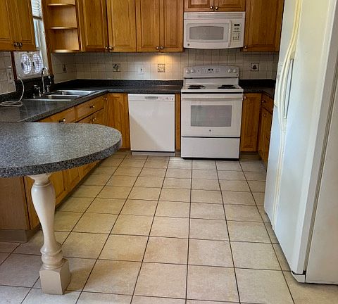 5th image of 480 Arch St