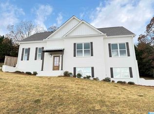 210 Cottage Ct, Springville, AL 35146