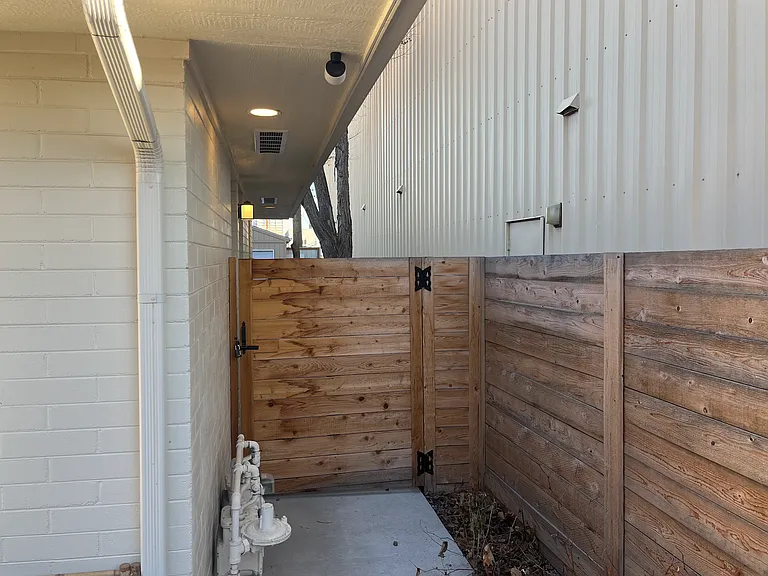 1526 N Wolff St — Photo 20