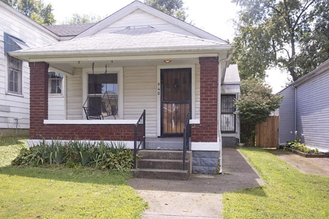 940 Ash St photo 1