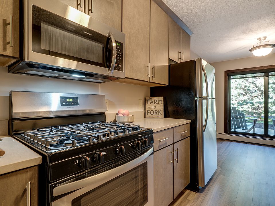 Stone countertops and five burner ranges