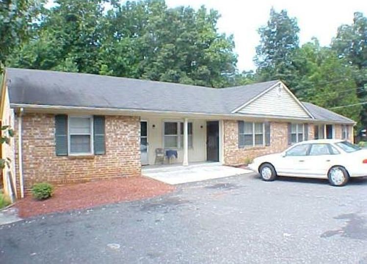 1st image of 100 Holmes Cir APT 3