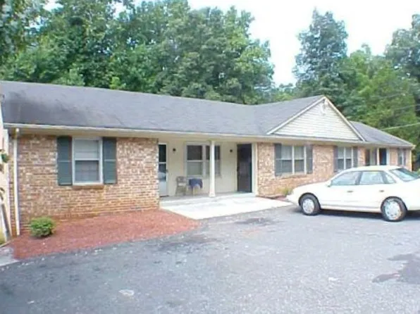 100 Holmes Cir APT 3, Lynchburg, VA 24501
