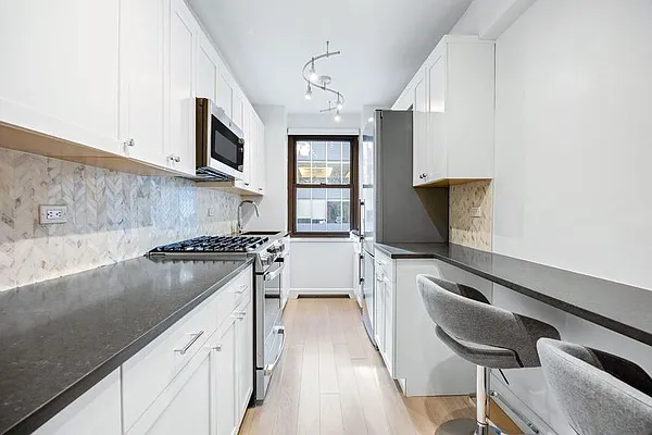 propertyty white-vinyl-pvc-zippity-