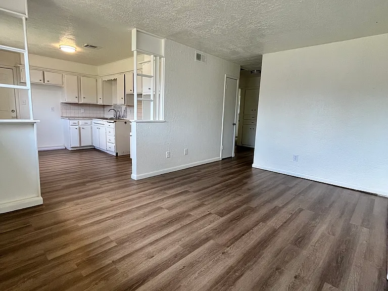 2708 SW 60th St — Photo 2