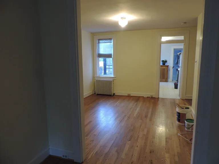 412 W Orange St — Photo 4
