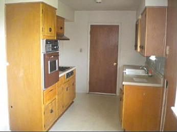 5th image of 806 Vogel St