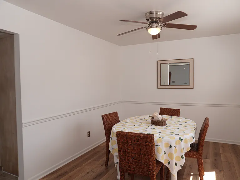 453 Berkshire Dr — Photo 8