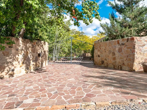 507 Camino Del Monte Sol, Santa Fe, NM 87505