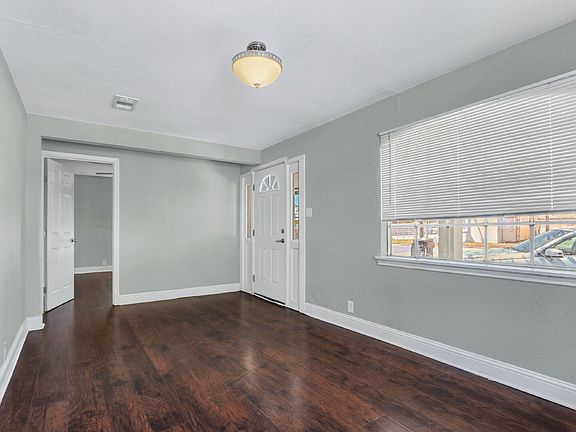 5th image of 1718 Commercial Ave #A